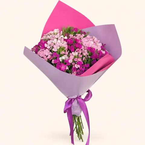 Fuşya ve açık pembe minik çiçeklerden buket