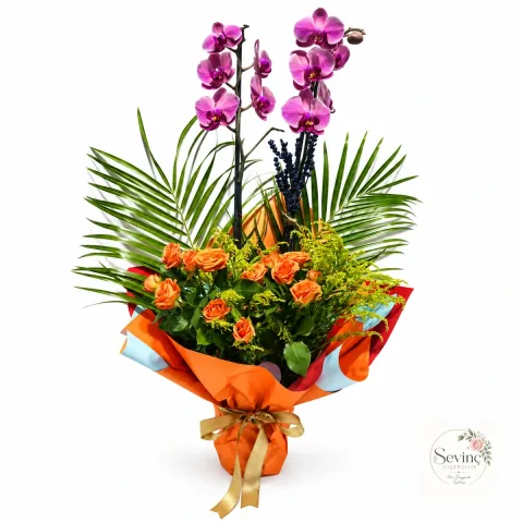 Apricot Overture Orkide ve Turuncu Güller — Halkalı Sevinç Çiçekçilik